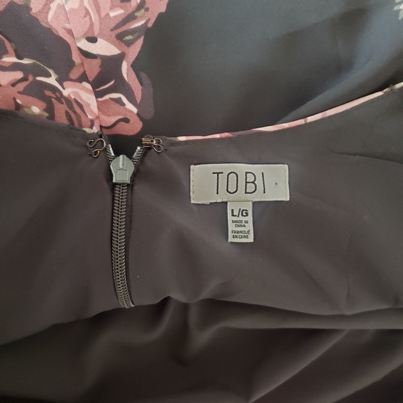 Backless Dress - Picture 4 of 4